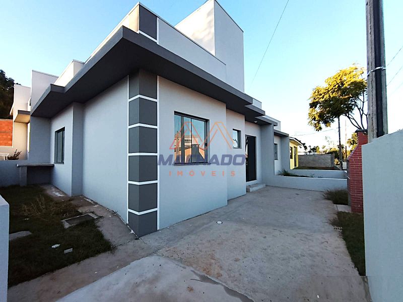 Casa à venda com 2 dormitórios, 1 banheiro, 1 vaga de garagem e 50m² de área privativa no bairro Vederti