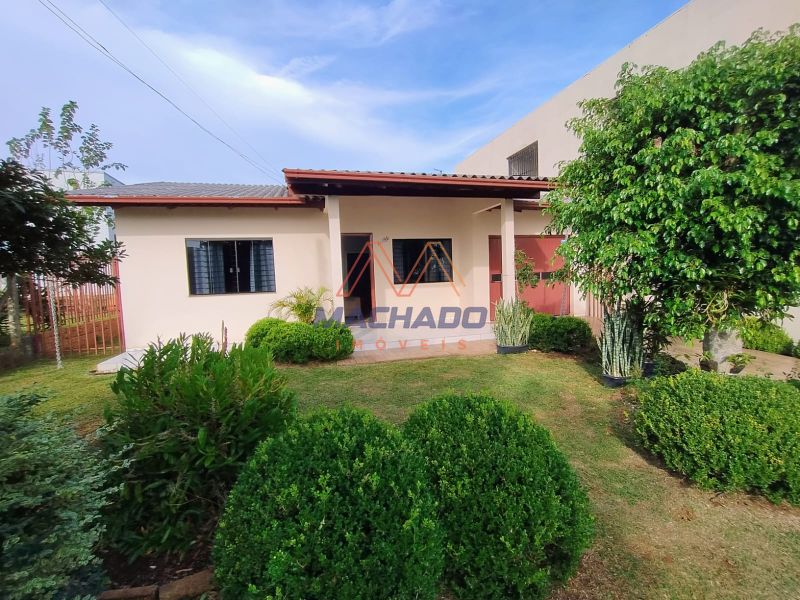 Casa à venda com 3 dormitórios, 1 banheiro, 1 vaga de garagem e 118m² de área privativa no bairro Efapi