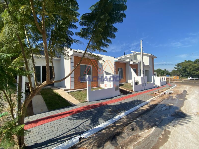 Casa à venda com 2 dormitórios, 1 banheiro, 1 vaga de garagem e 54m² de área privativa no bairro Vederti