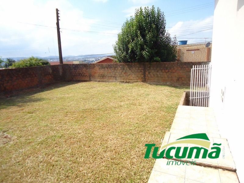 Casa à venda com 3 dormitórios, 1 banheiro, 2 vagas de garagens e 400m² de área privativa no bairro Santo Antônio
