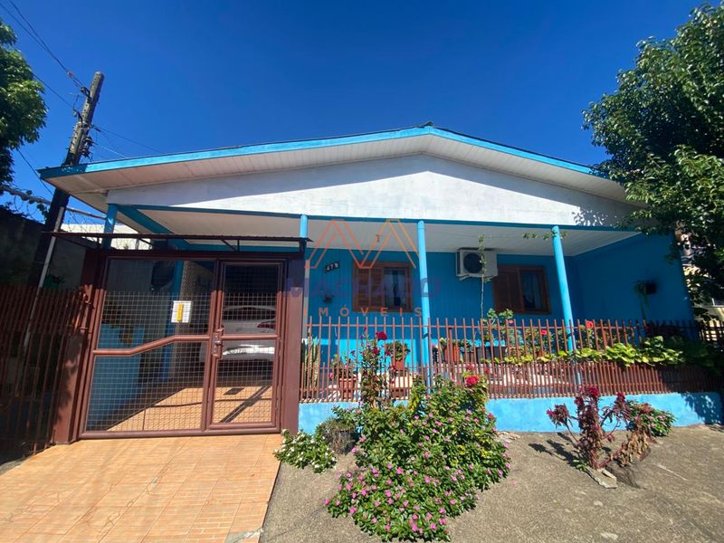 Casa à venda com 2 dormitórios, 1 banheiro, 1 vaga de garagem e 84m² de área privativa no bairro Efapi