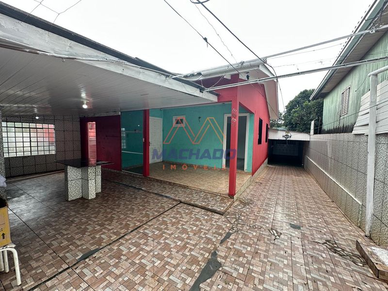 Casa à venda com 3 dormitórios, 1 banheiro, 3 vagas de garagens e 115m² de área privativa no bairro Efapi