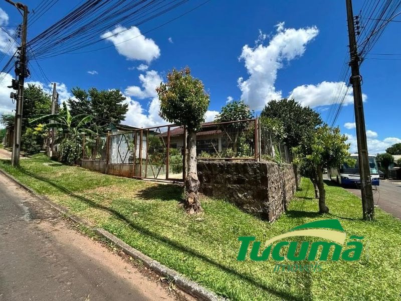 Casa à venda com 3 dormitórios, 2 banheiros, 2 vagas de garagens e 101m² de área privativa no bairro Efapi