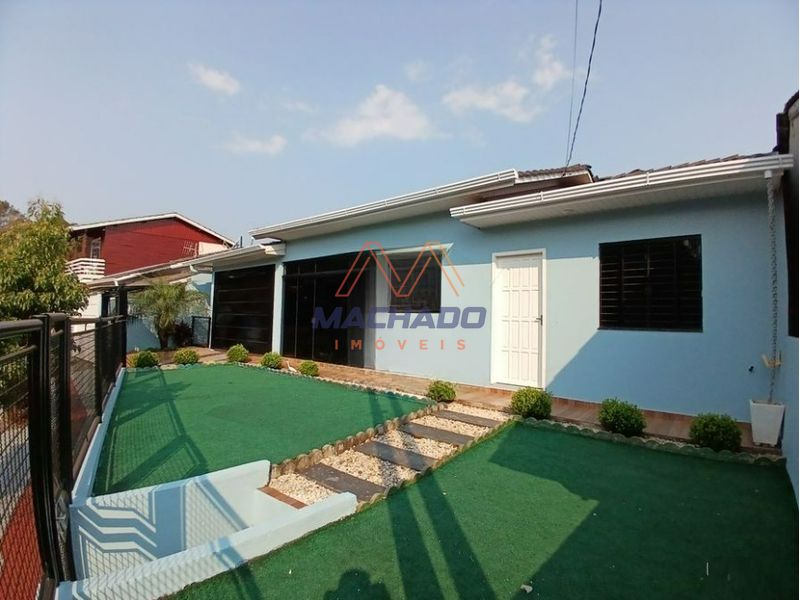 Casa à venda com 2 dormitórios, 1 banheiro, 2 vagas de garagens e 95m² de área privativa no bairro Efapi