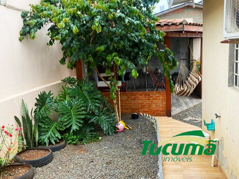 Casa à venda com 3 dormitórios, 2 banheiros, 3 vagas de garagens e 360m² de área privativa no bairro Cristo Rei
