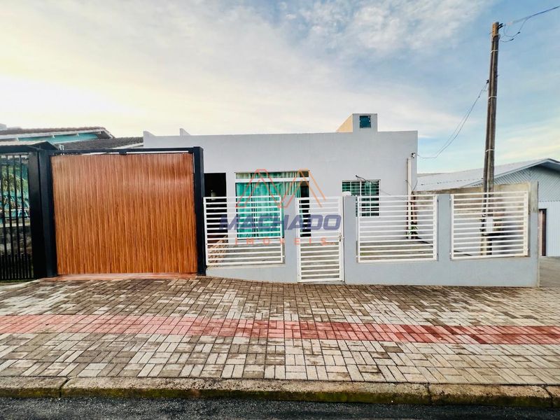 Casa à venda com 3 dormitórios, 2 banheiros, 3 vagas de garagens e 170m² de área privativa no bairro Efapi