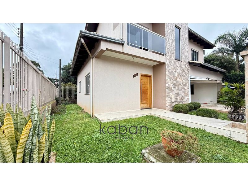 Casa à venda com 3 dormitórios, 1 banheiro, 2 vagas de garagens e 140m² de área privativa no bairro Santo Antônio
