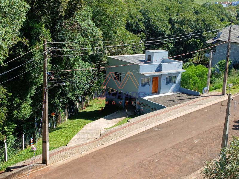 Casa à venda com 2 dormitórios, 1 banheiro, 2 vagas de garagens e 103m² de área privativa no bairro Vederti