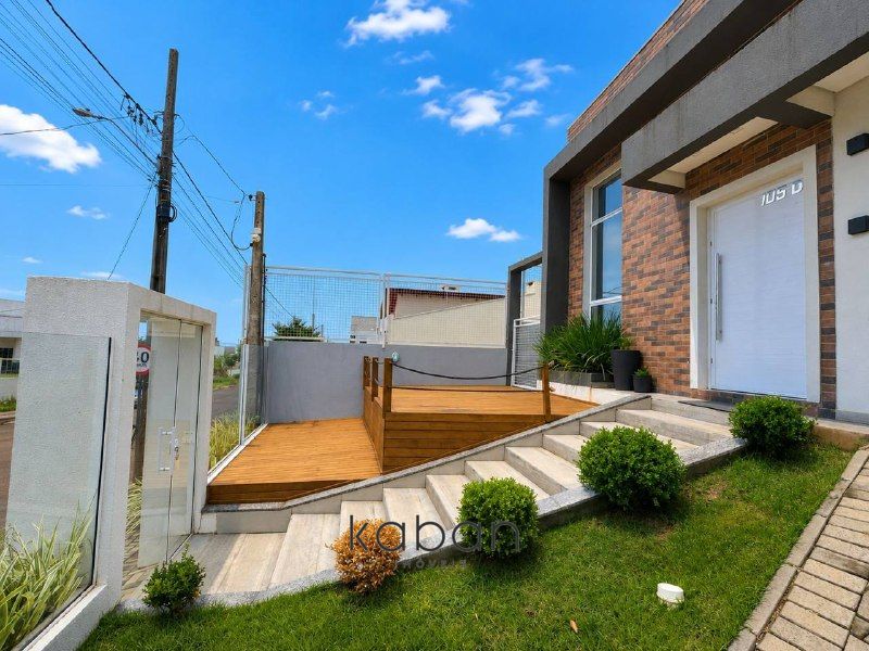 Casa à venda com 3 dormitórios, 2 banheiros e 2 vagas de garagens no bairro Vila Real