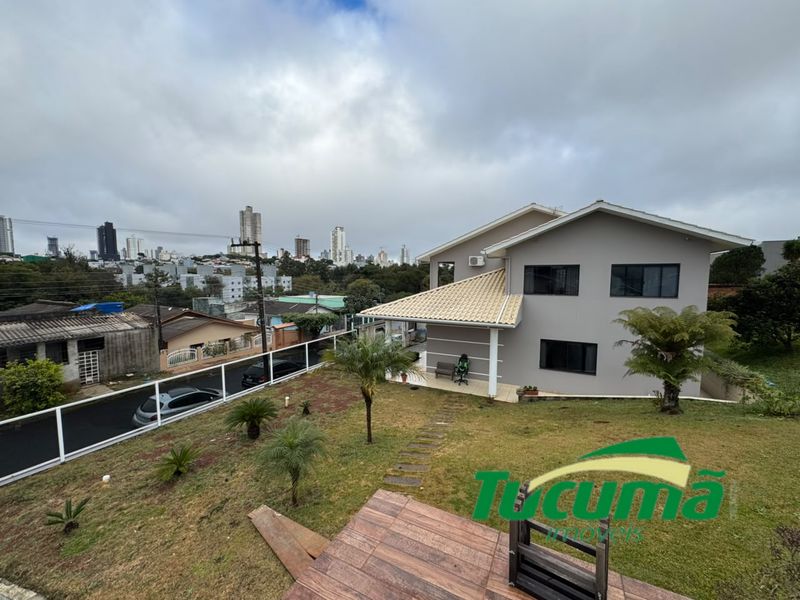 Casa à venda com 4 dormitórios, 2 banheiros, 4 vagas de garagens e 900m² de área privativa no bairro Passo dos Fortes