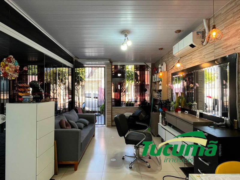 Casa à venda com 2 dormitórios, 1 vaga de garagem e 105m² de área privativa no bairro Santo Antônio