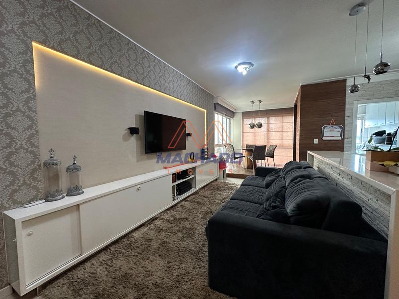 Apartamento à venda com 2 dormitórios, 1 banheiro, 2 vagas de garagens e 92m² de área privativa no bairro Centro