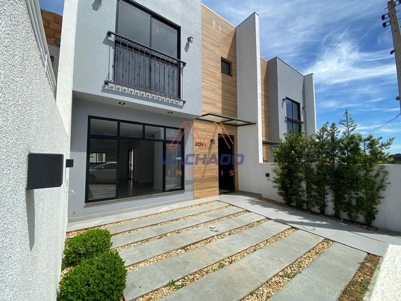 Casa à venda com 3 dormitórios, 1 banheiro, 2 vagas de garagens e 124m² de área privativa no bairro Desbravador