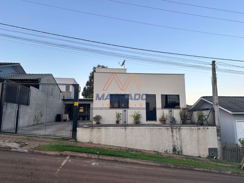 Casa à venda com 2 dormitórios, 2 banheiros, 4 vagas de garagens e 149m² de área privativa no bairro Desbravador