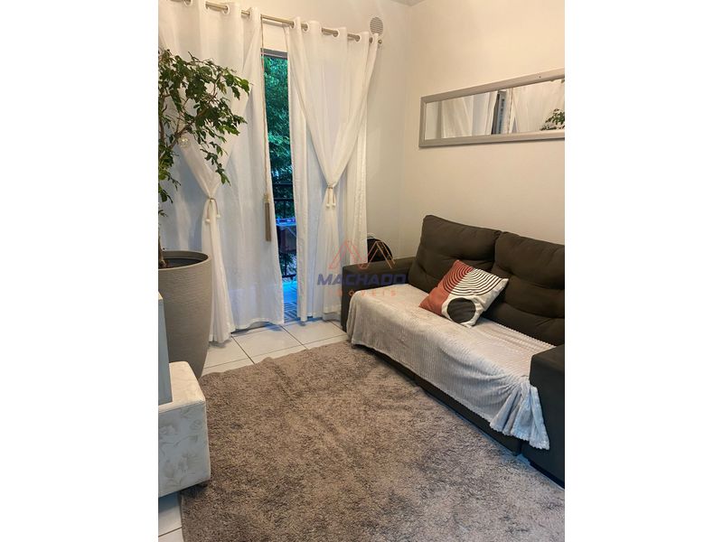 Apartamento à venda com 2 dormitórios, 1 banheiro, 1 vaga de garagem e 46m² de área privativa no bairro Pinheirinho