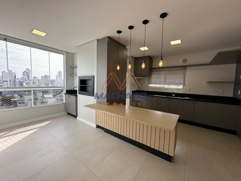 Apartamento à venda com 3 dormitórios, 1 banheiro, 2 vagas de garagens e 122m² de área privativa no bairro Centro