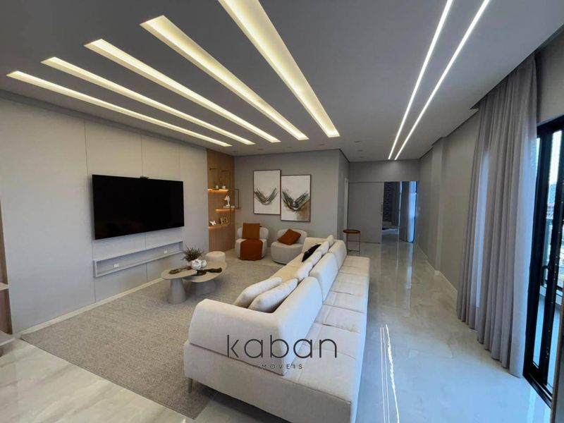 Apartamento à venda com 3 dormitórios, 3 banheiros, 3 vagas de garagens e 239m² de área privativa no bairro Santa Maria