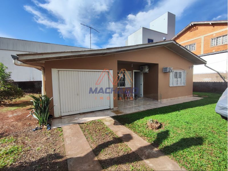 Casa à venda com 3 dormitórios, 1 banheiro, 2 vagas de garagens e 165m² de área privativa no bairro Palmital
