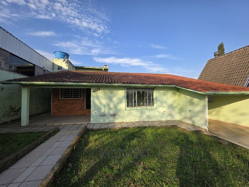 Casa à venda com 4 dormitórios e 1 banheiro no bairro Presidente Médici