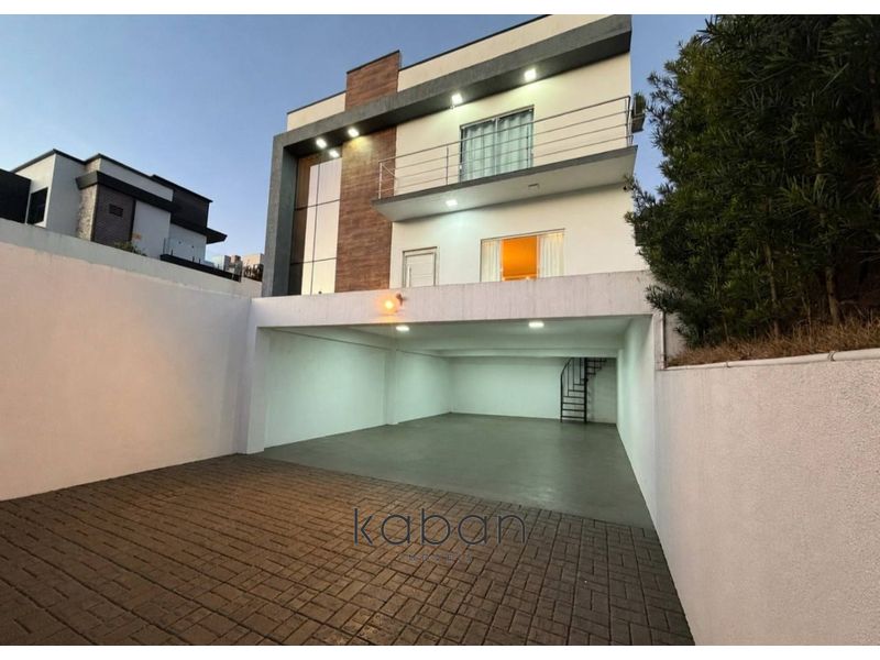 Casa à venda com 3 dormitórios, 2 banheiros, 5 vagas de garagens e 248m² de área privativa no bairro Paraíso