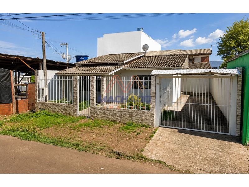 Casa à venda com 3 dormitórios, 2 banheiros, 2 vagas de garagens e 120m² de área privativa no bairro Efapi