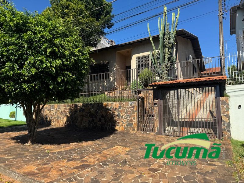 Casa à venda com 3 dormitórios, 2 banheiros, 2 vagas de garagens e 417m² de área privativa no bairro Universitário