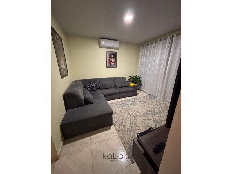 Casa à venda com 4 dormitórios, 3 banheiros, 2 vagas de garagens e 135m² de área privativa no bairro Desbravador