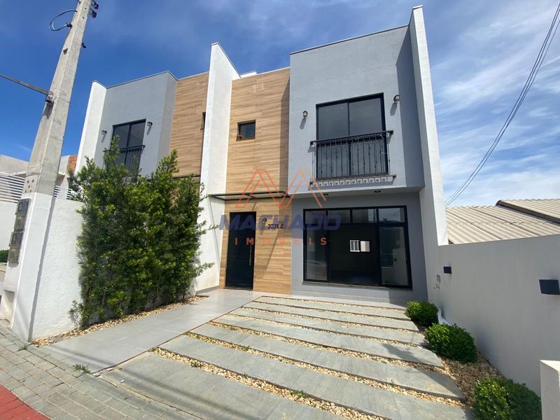 Casa à venda com 3 dormitórios, 1 banheiro, 2 vagas de garagens e 124m² de área privativa no bairro Desbravador