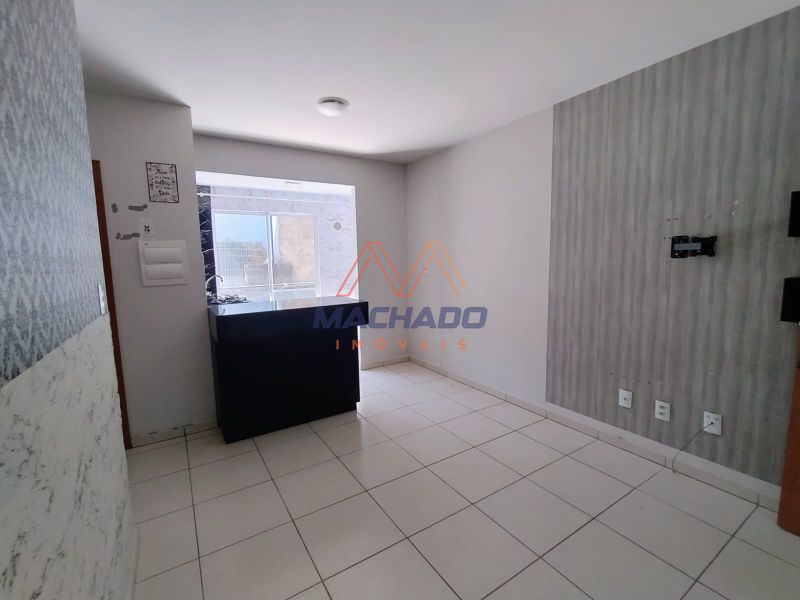 Apartamento à venda com 2 dormitórios, 1 banheiro, 1 vaga de garagem e 44m² de área privativa no bairro Santo Antônio