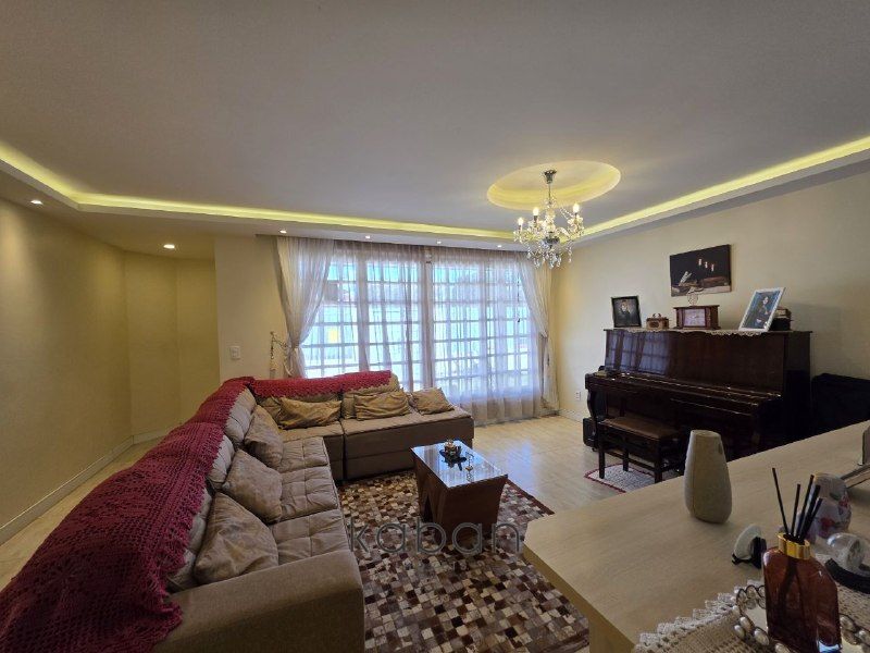 Casa à venda com 3 dormitórios, 1 banheiro, 2 vagas de garagens e 207m² de área privativa no bairro Saic