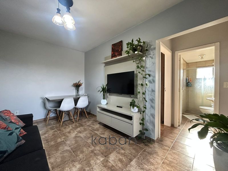 Apartamento à venda com 2 dormitórios, 1 banheiro, 1 vaga de garagem e 60m² de área privativa no bairro Passo dos Fortes