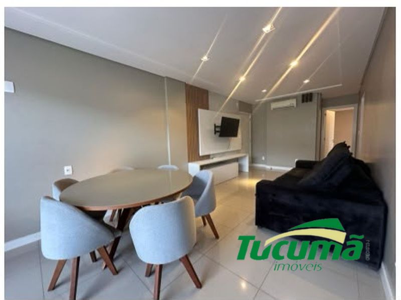 Apartamento à venda com 2 dormitórios, 2 banheiros e 2 vagas de garagens no bairro Santa Maria