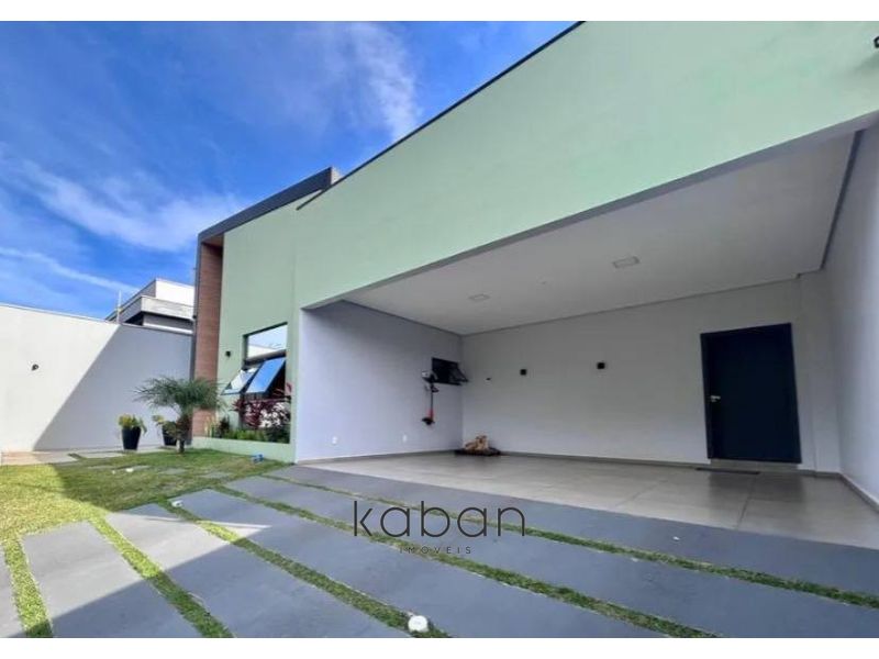 Casa à venda com 3 dormitórios, 3 banheiros e 4 vagas de garagens no bairro Jardim Europa