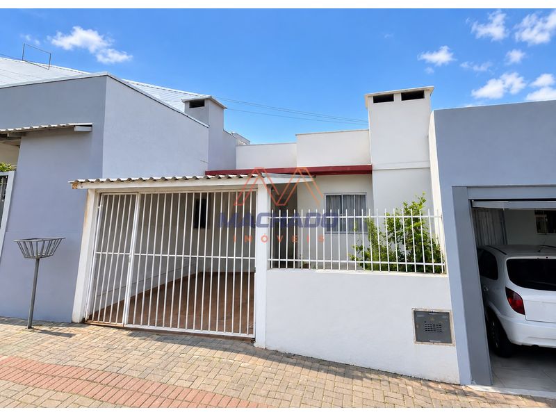 Casa à venda com 2 dormitórios, 1 banheiro, 1 vaga de garagem e 78m² de área privativa no bairro Santo Antônio