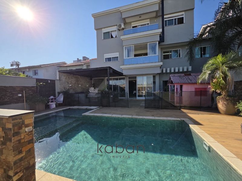 Casa à venda com 3 dormitórios, 3 banheiros, 2 vagas de garagens e 398m² de área privativa no bairro Passo dos Fortes