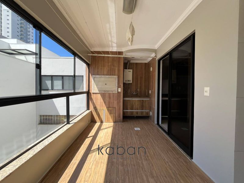 Apartamento à venda com 3 dormitórios, 1 banheiro, 2 vagas de garagens e 122m² de área privativa no bairro Passo dos Fortes