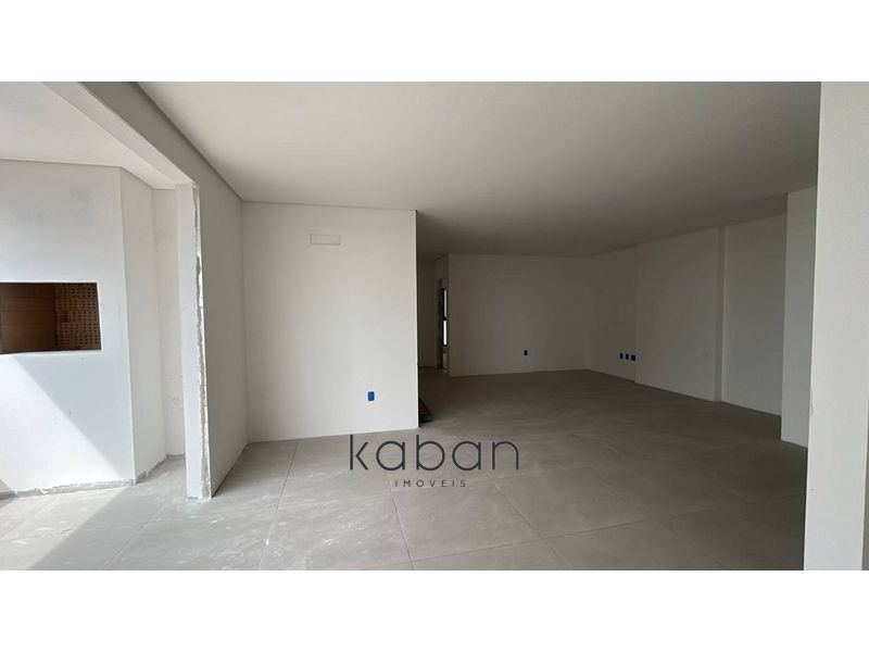 Apartamento à venda com 3 dormitórios, 2 banheiros, 2 vagas de garagens e 112m² de área privativa no bairro Centro
