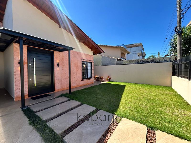 Casa à venda com 3 dormitórios, 2 banheiros e 4 vagas de garagens no bairro Jardim América