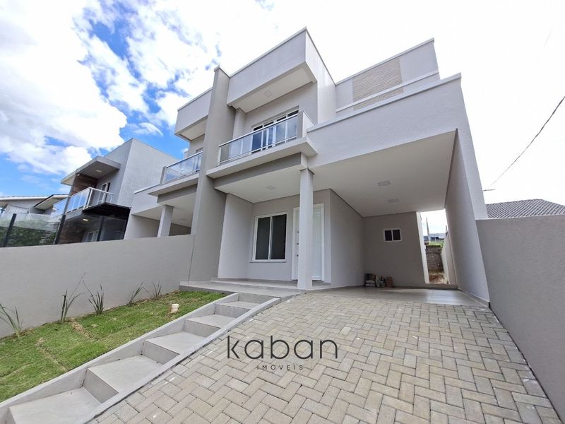 Casa à venda com 3 dormitórios, 1 banheiro, 2 vagas de garagens e 124m² de área privativa no bairro Santos Dumont