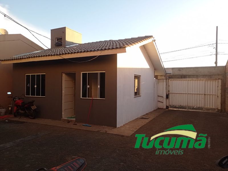 Casa à venda com 2 dormitórios, 1 banheiro, 2 vagas de garagens e 240m² de área privativa no bairro Desbravador