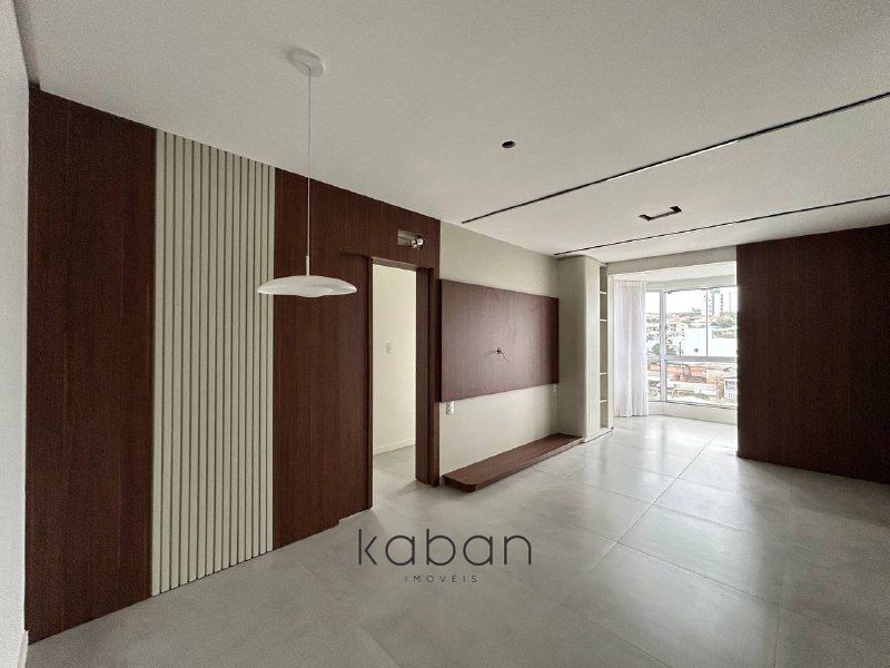Apartamento à venda com 3 dormitórios, 1 banheiro, 1 vaga de garagem e 89m² de área privativa no bairro Santa Maria