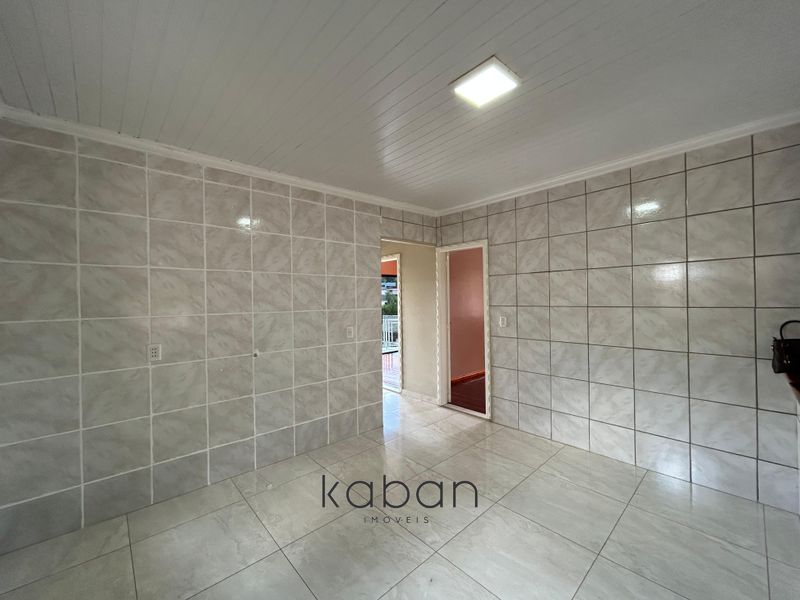Casa para alugar com 3 dormitórios, 2 banheiros, 2 vagas de garagens e 120m² de área privativa no bairro Passo dos Fortes