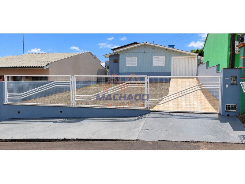 Casa à venda com 2 dormitórios, 1 banheiro, 2 vagas de garagens e 80m² de área privativa no bairro Santo Antônio