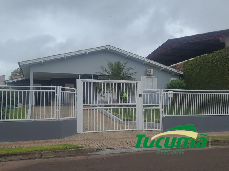 Casa à venda com 3 dormitórios, 2 banheiros, 2 vagas de garagens e 430m² de área privativa no bairro Jardim América