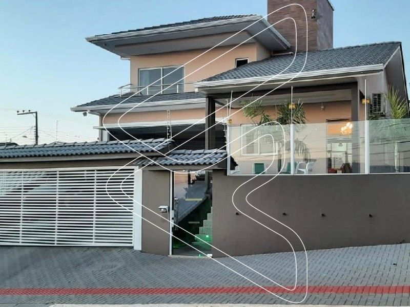 Casa à venda com 4 dormitórios, 4 banheiros e 255m² de área privativa no bairro Bela Vista