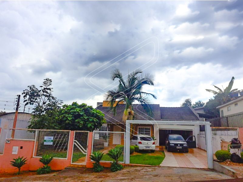 Casa à venda com 3 dormitórios, 3 banheiros, 5 vagas de garagens e 120m² de área privativa no bairro São Cristóvão