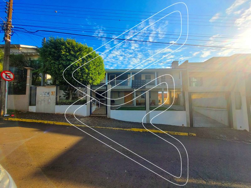 Casa à venda com 6 dormitórios, 2 banheiros, 4 vagas de garagens e 194m² de área privativa no bairro Universitário