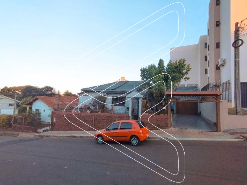 Casa à venda com 3 dormitórios, 3 banheiros, 3 vagas de garagens e 198m² de área privativa no bairro Santa Maria