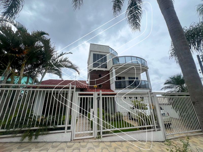 Casa para alugar com 4 dormitórios, 3 banheiros, 2 vagas de garagens e 325m² de área privativa no bairro Presidente Médici