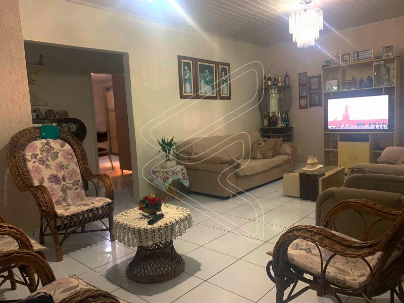 Casa à venda com 5 dormitórios, 3 banheiros, 2 vagas de garagens e 326m² de área privativa no bairro São Cristóvão